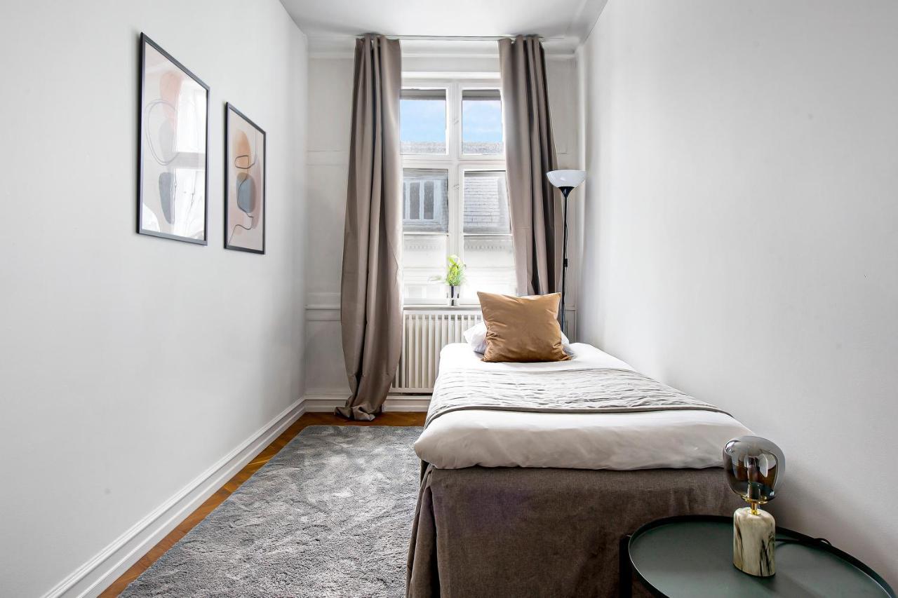 Sanders Square - Spacious Six-Bedroom Apartment Near Amalienborg Copenhaga Exterior foto