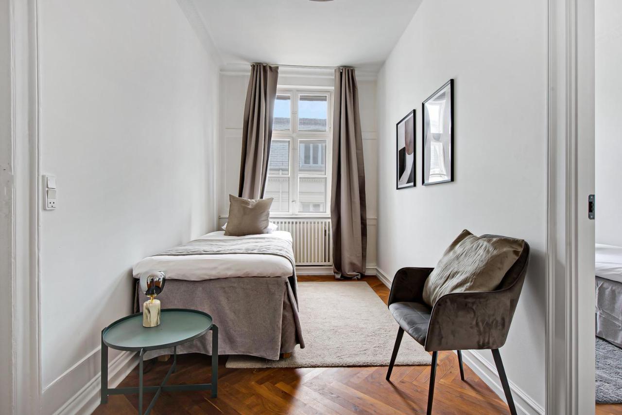 Sanders Square - Spacious Six-Bedroom Apartment Near Amalienborg Copenhaga Exterior foto